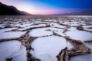 Etendues de sel à Badwater dans Death Valley, Californie