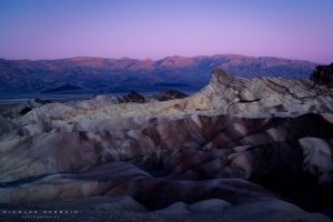 Zabriskie Point dans Death Valley au lever du soleil